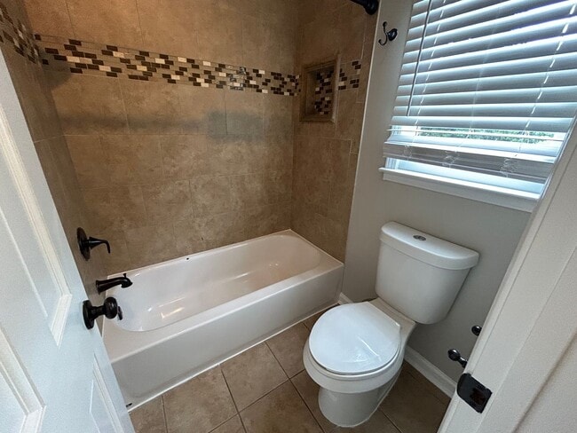 Building Photo - 104 Timber Walk