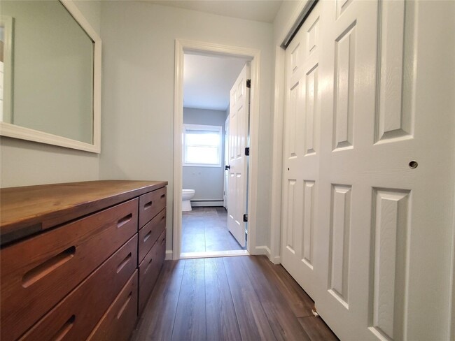 Building Photo - 14 Westcliff Dr