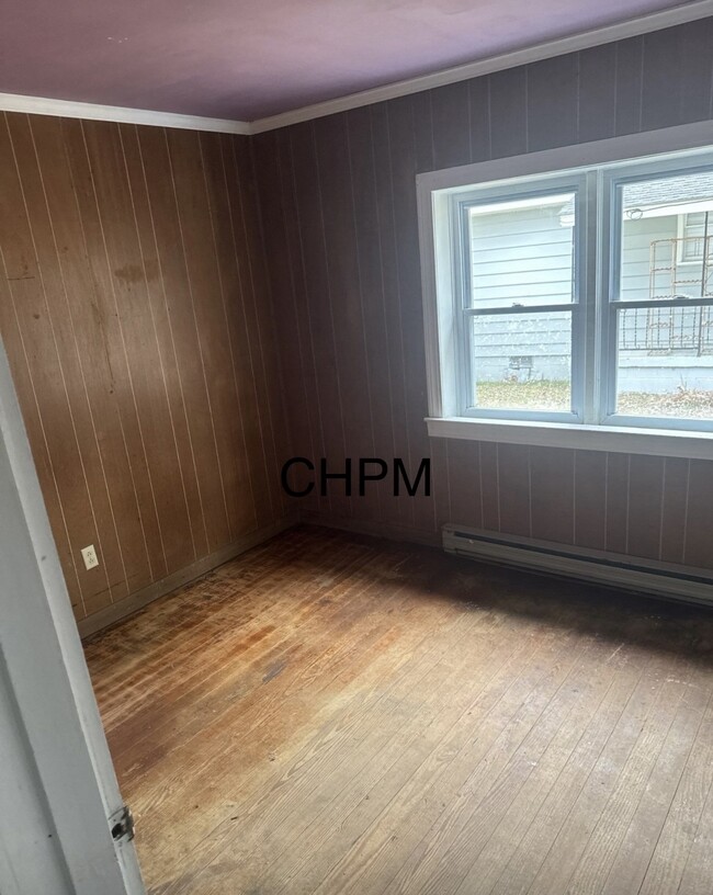 Building Photo - 916 Maple St