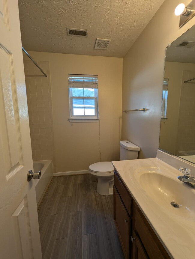 Full bath on third floor - 12124 Burning Ridge Ct