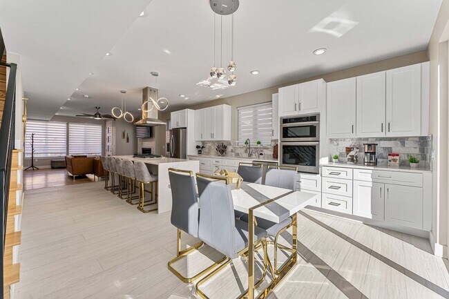 Building Photo - 5 Bed, 5 Bath home in South Park Hill