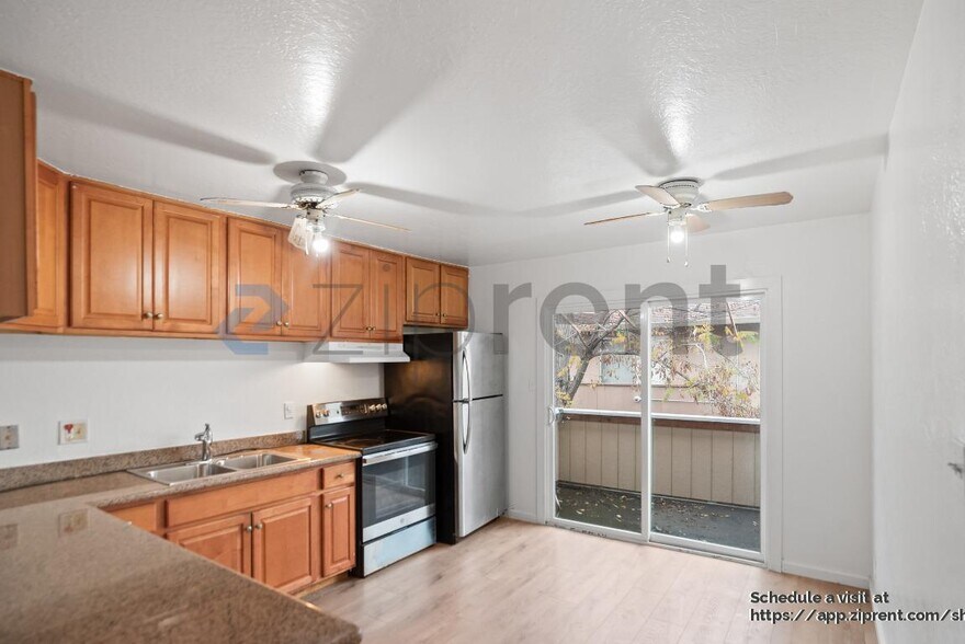 Building Photo - 27070 Manon Ave