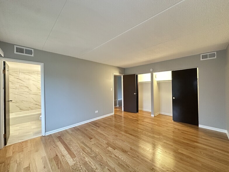 Building Photo - 525 N Quentin Rd