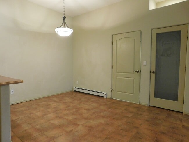 Building Photo - Spacious Duplex in N Grand Junction