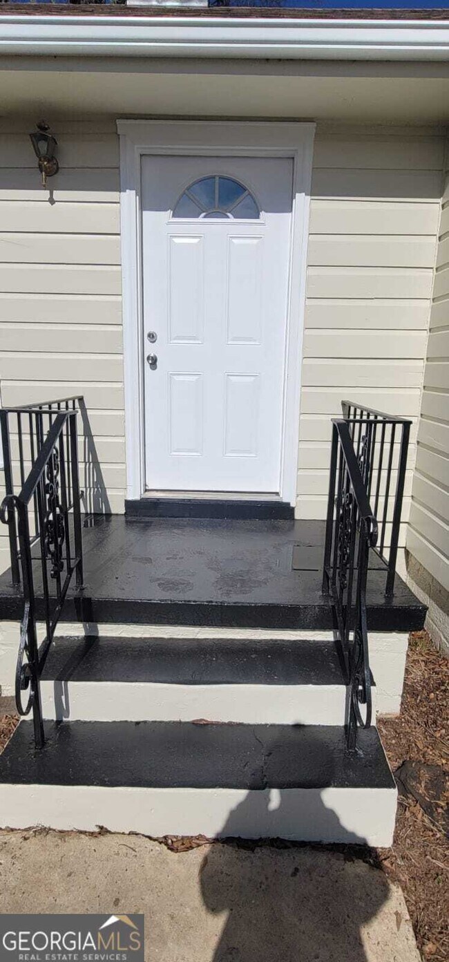 Building Photo - 1753 Fairway Hill Dr SE