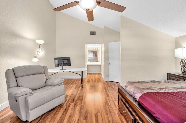 Building Photo - 10240 NW 33rd Pl