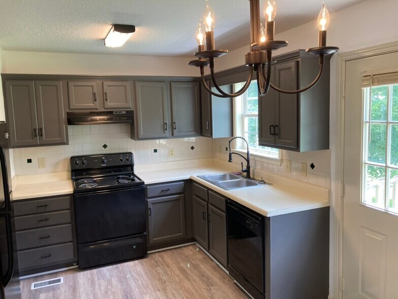 Kitchen - 627 Wilderness Trl
