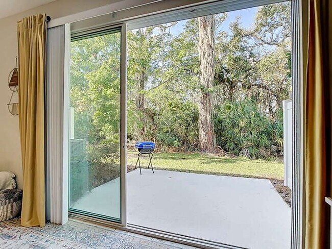 Building Photo - 10525 Oakside Dr