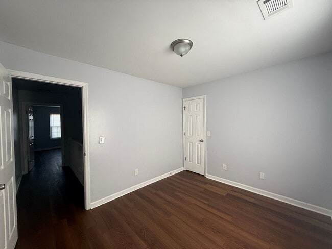Building Photo - 733 Vanguard Pl