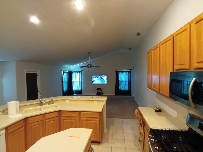 Building Photo - 14434 Pine Cone Trl
