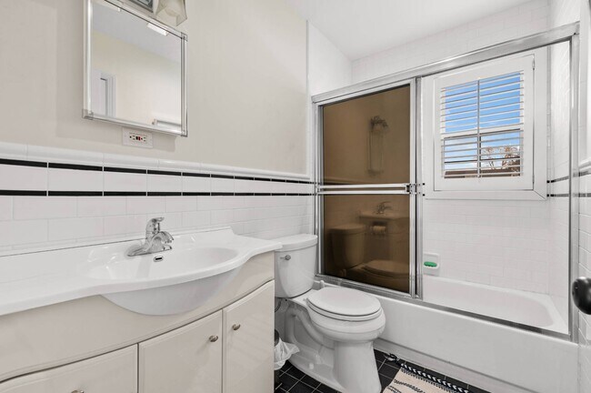 Building Photo - 7 Whiting Rd