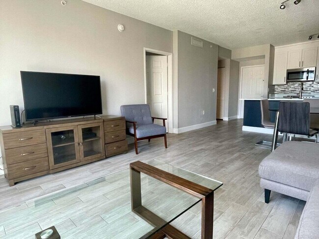 Building Photo - 630 S Sapodilla Ave