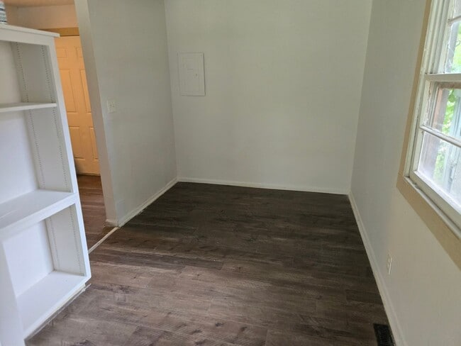 Building Photo - Charming 3 bed 1 bath!