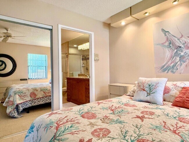 Building Photo - 10678 Ocean Palm Way