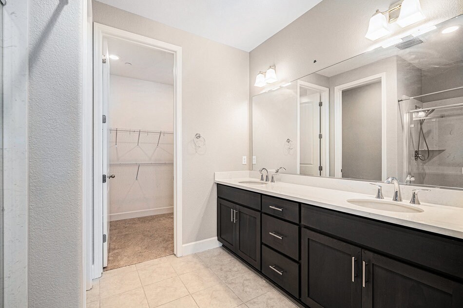 Building Photo - 31 Cortina Ct