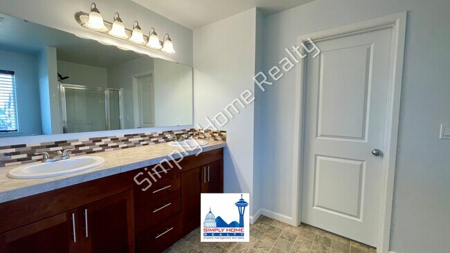 Building Photo - Welcome to this Spacious 4 bedroom, 3.5 bath Home in the Heart of Yelm!