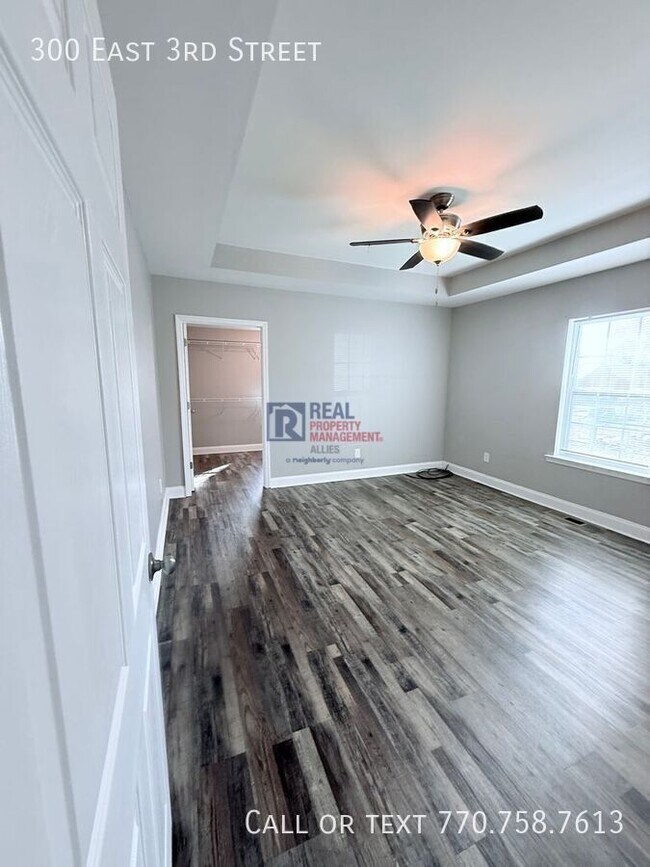 Building Photo - 300 E 3rd St NE