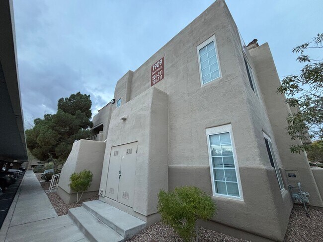 Building Photo - Spacious 1BED/1BATH 2nd floor Condo in La Posada at Summerlin.