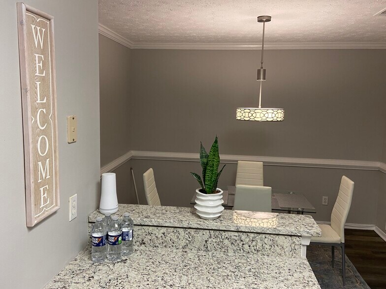 Building Photo - 5743 Wells Cir