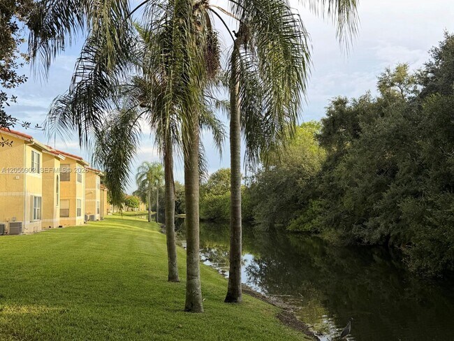 Building Photo - 643 Vista Isles Dr