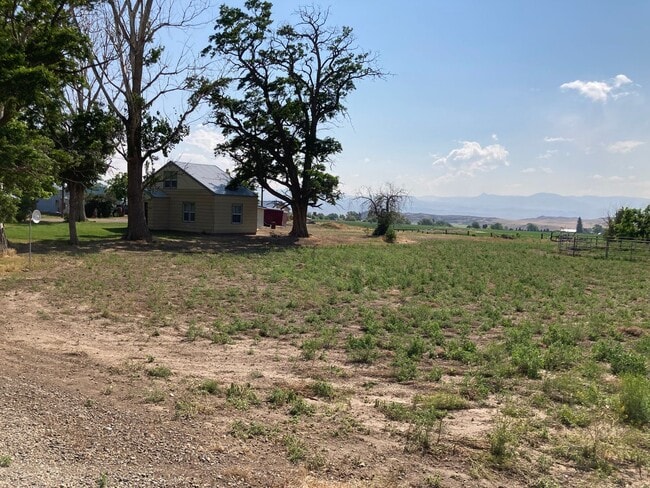 Building Photo - Enjoy Quiet Living in Melba!
