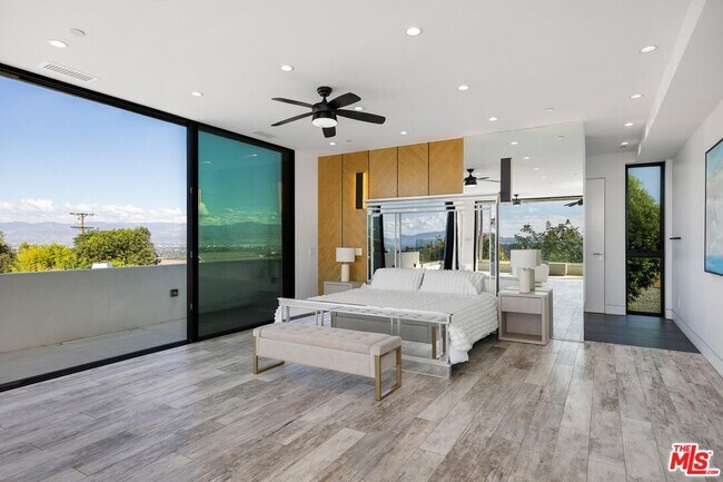 Building Photo - 3911 Cody Rd