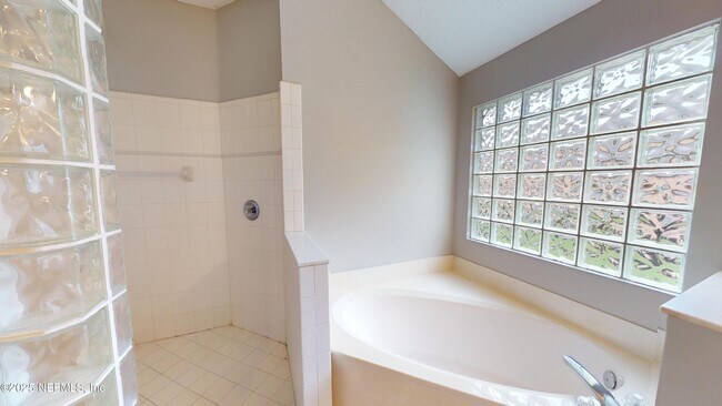 Building Photo - 11861 Lake Fern Dr