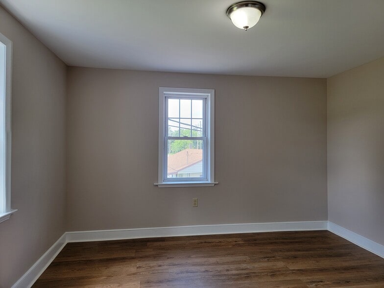 Building Photo - 1567 Dry Tavern Rd