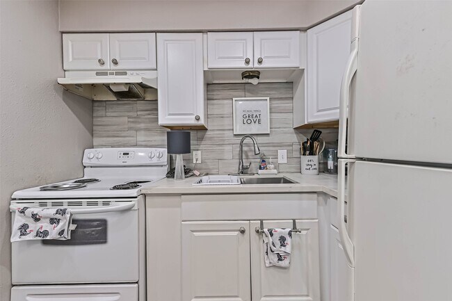 Building Photo - 2914 Avenue K Ave