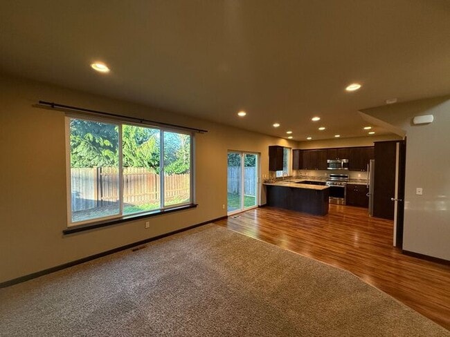 Building Photo - 713 Park Ln