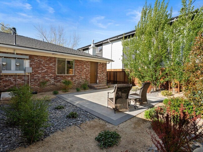 Building Photo - Single Level, Brick duplex