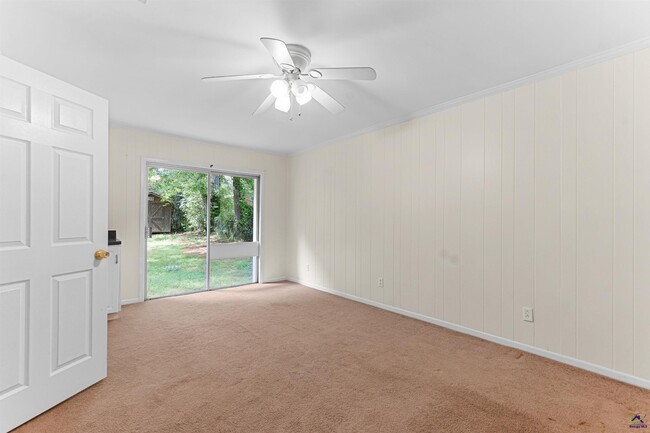 Building Photo - 846 S Forest Lake Dr