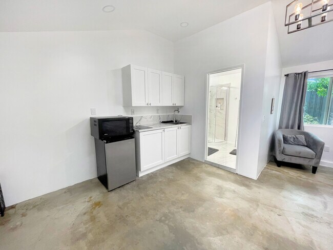 Building Photo - 7302 Zelzah Ave
