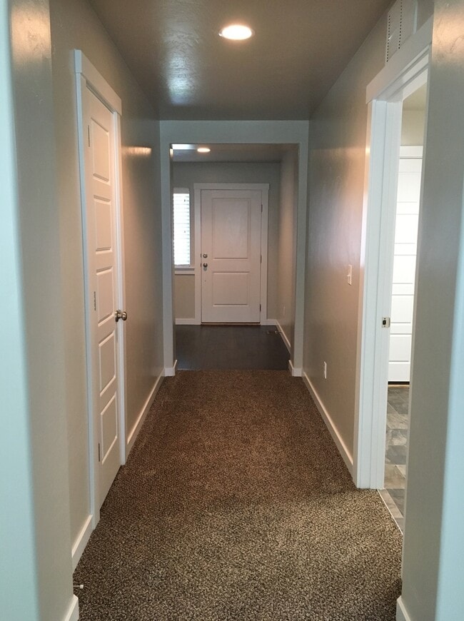 Building Photo - Beautiful home with 3bd 2ba and bonus room. Located in the Irvine Subdivision, just off  Chinden ...