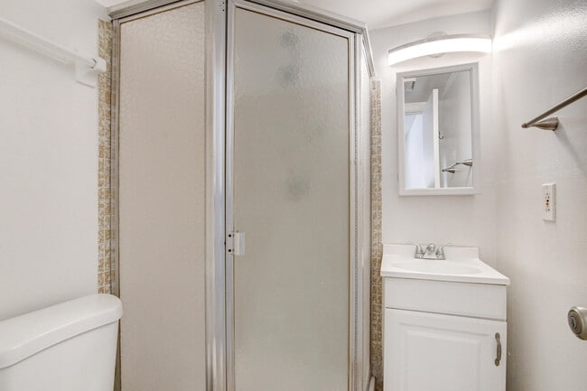 Building Photo - 600 SW 2nd Ave