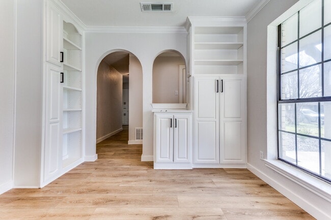 Building Photo - "Charming 3-Bedroom Home in Garland with 2 Full Baths and 1445 Sq Ft of Comfort!"
