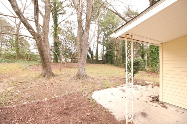 Building Photo - Adorable and affordable!  3 Bedroom Ranch ...