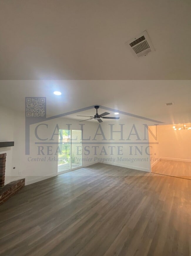 Building Photo - Southwest LR 4 Bedroom Home