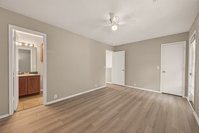 Building Photo - 16847 Mammoth Springs Dr