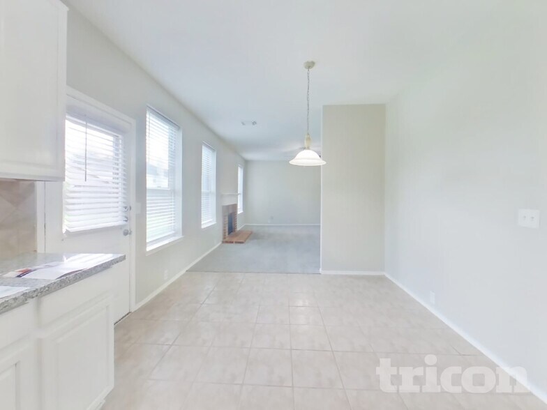 Building Photo - 18810 Woodbreeze Dr