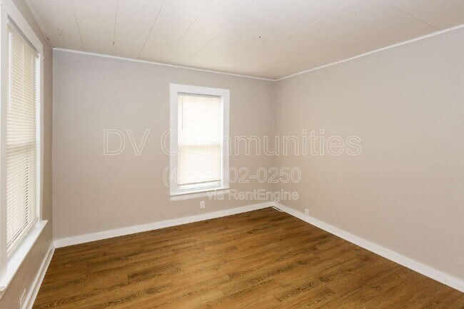 Building Photo - 3818 Highland Rd