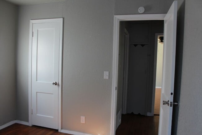 Building Photo - All Freshly Done!