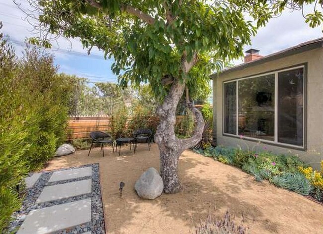 Building Photo - Beautifully Remodeled Home in Fantastic Westside Village/Palms location