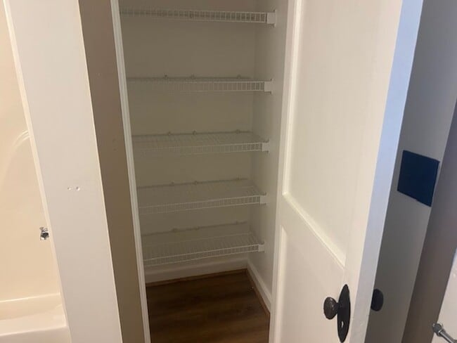 Building Photo - Flowers Building Condominiums Convenient To Downtown!!