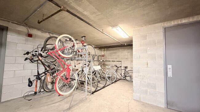 Building Photo - 222 S Racine Ave