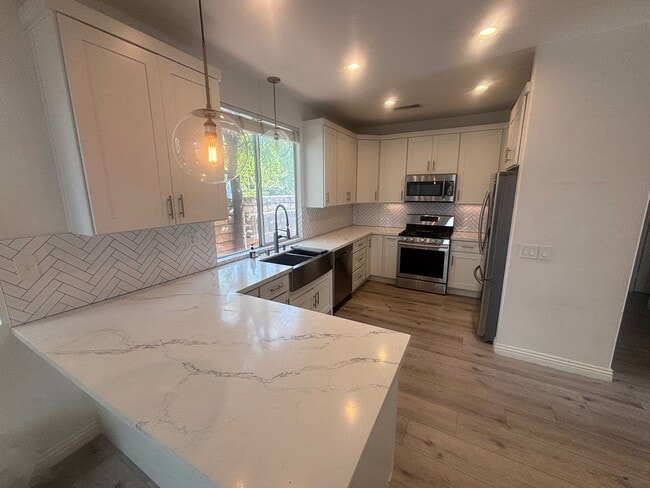 Building Photo - Beautiful 3-Bedroom Home with Covered Patio in Valencia!