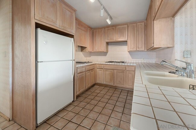 Building Photo - 6371 Dwane Ave