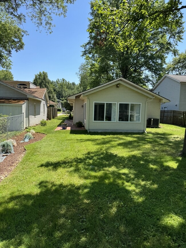 Building Photo - 23900 Hedgewood Ave