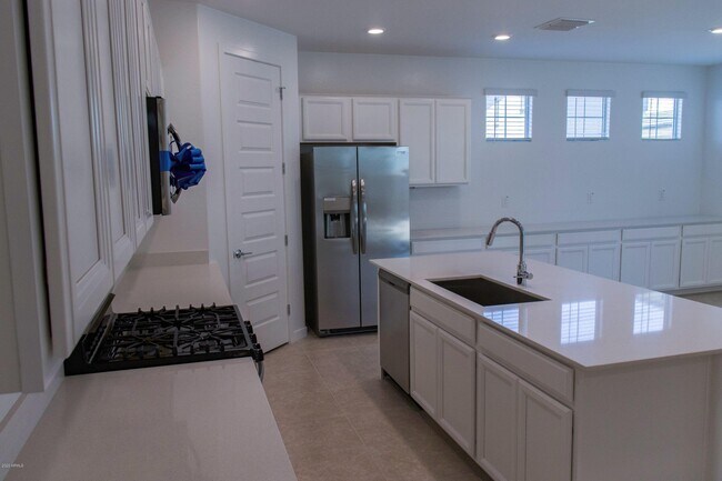 Building Photo - 1106 E Weatherby Way