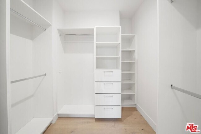 Building Photo - 735 N Gramercy Pl